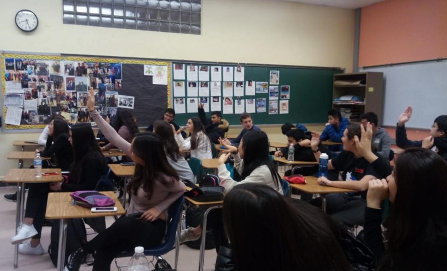 Sophomores+participate+in+a+combined-advisory+discussion+lead+by+Limor+Makhani+and+Lily+Hakimian.+Law+argues+that+discussions+like+these+shouldn%27t+be+mandatory%2C+and+that+more+of+the+program+should+be+run+by+the+sophomores+themselves.