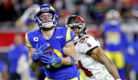 Los Angeles Rams wide receiver Cooper Kupp with the catch that set up their divisional round game-ending kick, sending them to the conference championship. (Credit: theramswire.usatoday.com)
