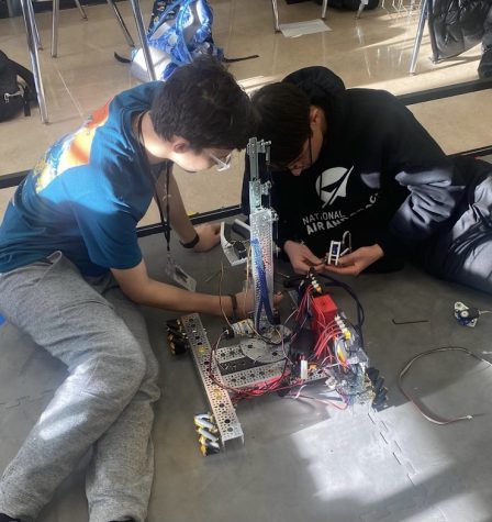 Students working on their robot (Credit: @gnnrobotics on Instagram).