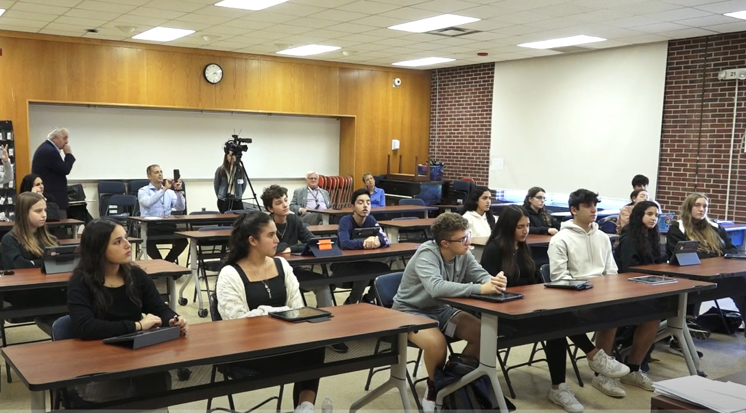 The students in the 2024 Names, Not Numbers program listen intently to CBS News journalist Jonah Kaplan’s presentation in the Lecture Hall (Photo: Names, Not Numbers). 