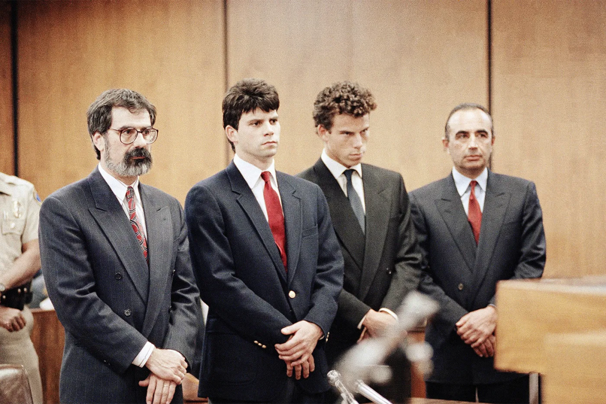 March 12, 1990: Lyle (L) and Erik Menendez sit in Beverly Hills Municipal Court where their attorneys delayed making pleas on behalf of the brothers who are suspected in the murders of their millionaire parents, Jose and Mary Louise “Kitty” Menendez, in Beverly Hills, California, on August 20, 1989. (AP Photo/Nick Ut)